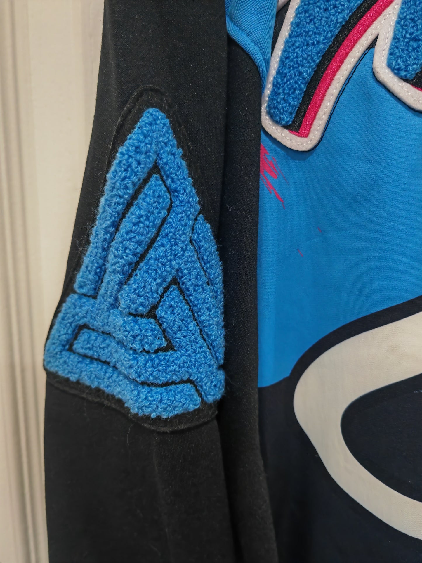 NBA X Black Pyramid Miami Heat Vice Pullover Hoodie, Black/blue/pink, Size Medium