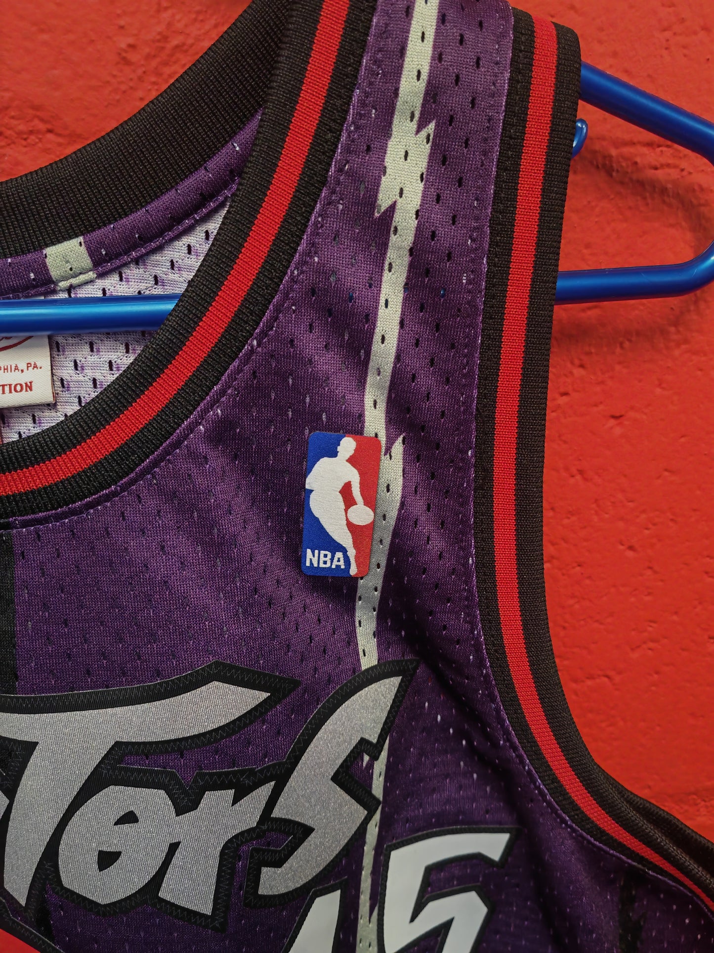 Mitchell & Ness Toronto Raptors 1998/99 NBA Jersey, #15 Carter. Purple, Size Medium