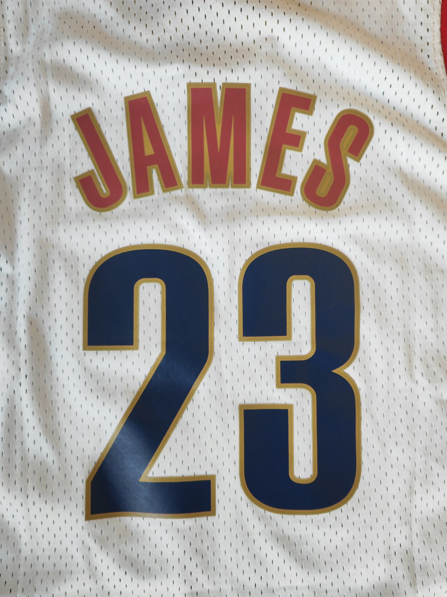 Mitchell & Ness Cleveland Cavaliers 2003-04 Jersey, #23 James, White, Size Medium