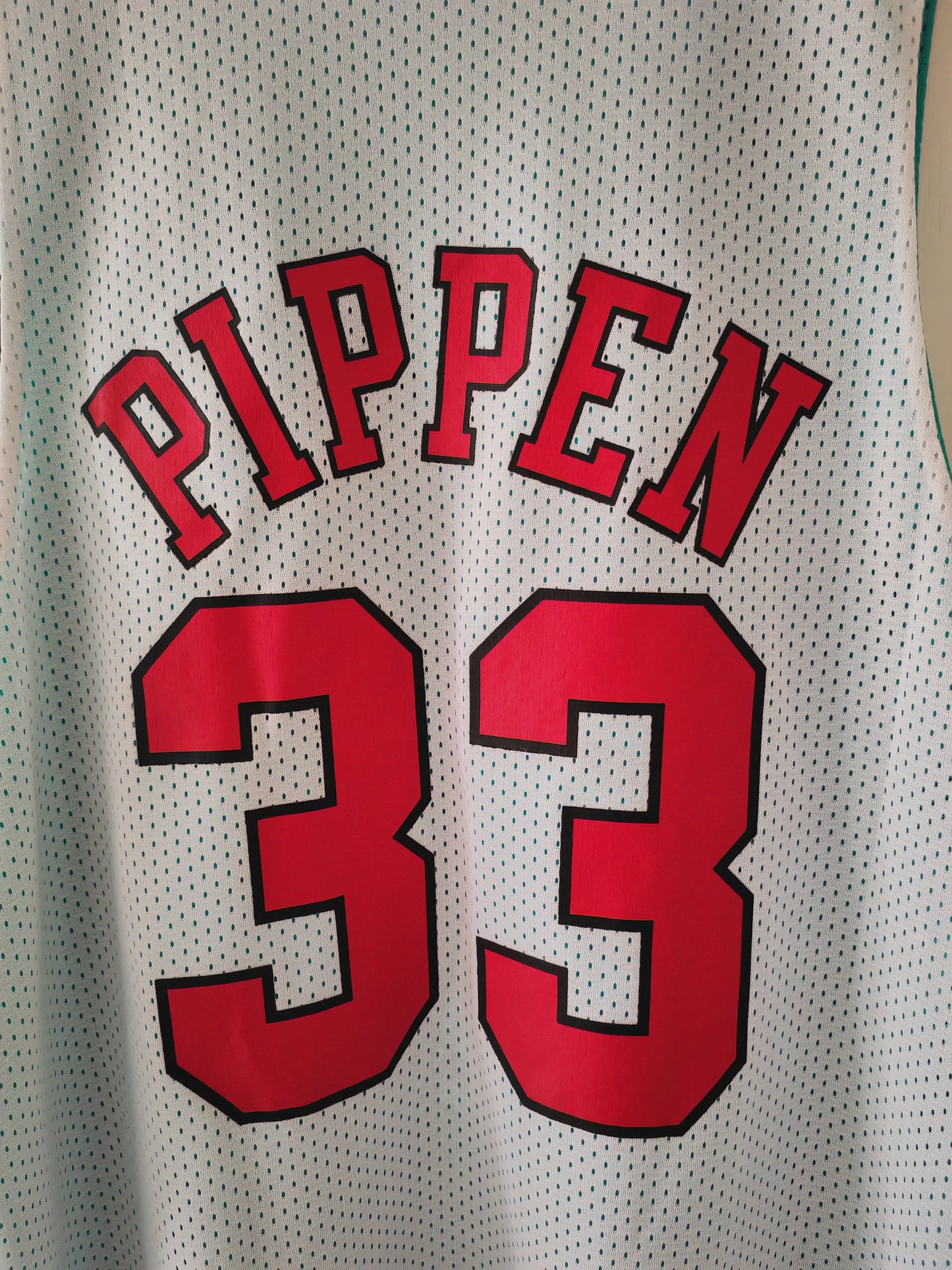 Mitchell & Ness Chicago Bulls/NBA All Star Reversible Jersey, #33 Pippen, Size Medium