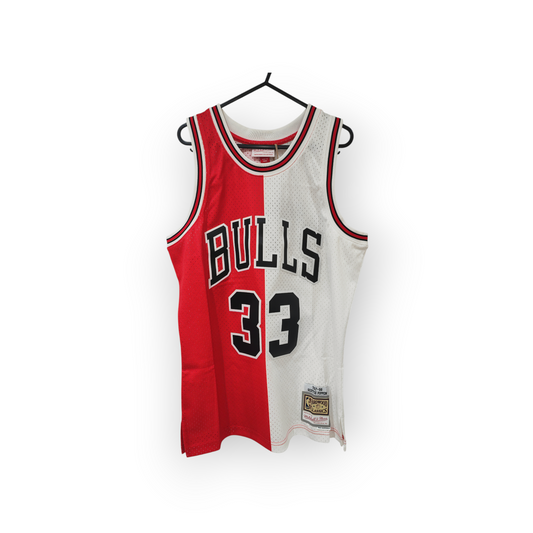 Mitchell & Ness Chicago Bulls Split 1997-98 NBA Jersey, #33 Pippen, Size Medium