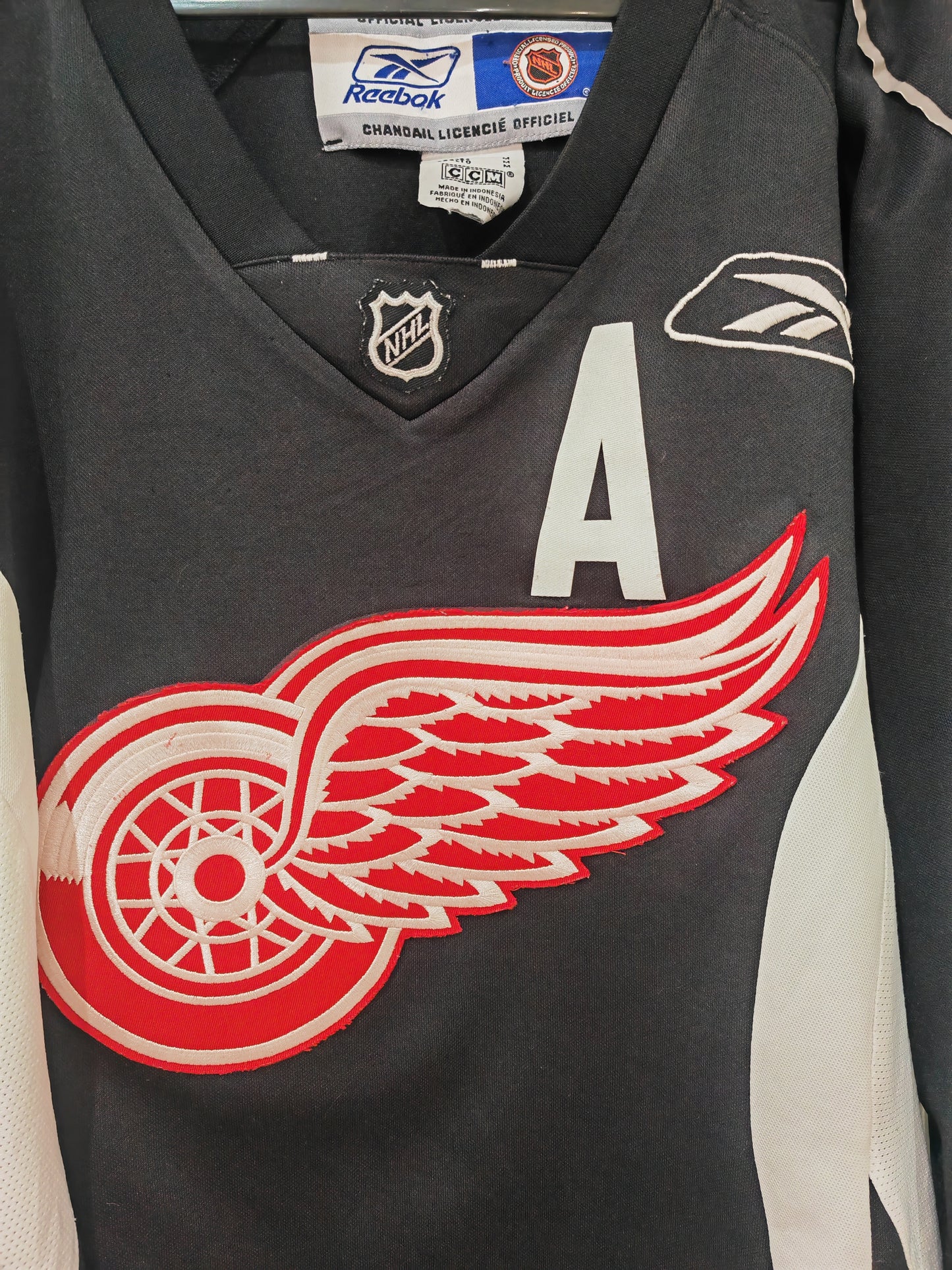 Reebok Detroit Red Wings NHL Warm Up/Training Jersey, #5 Lindstrom, Black,Size Medium