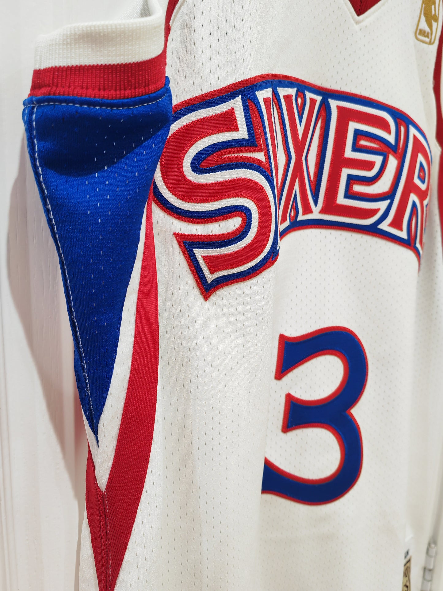 Mitchell & Ness Authentic Philadelphia 76ers 1996/97 Jersey, #3 Iverson, Size Large