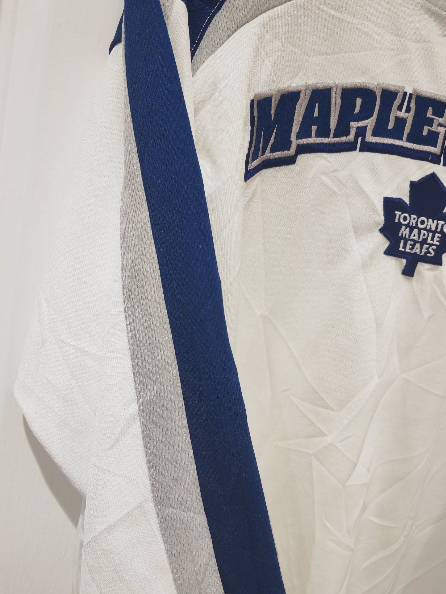 NHL Toronto Maple Leafs Long Sleeve T Shirt, White, Size XL (Small Fit)