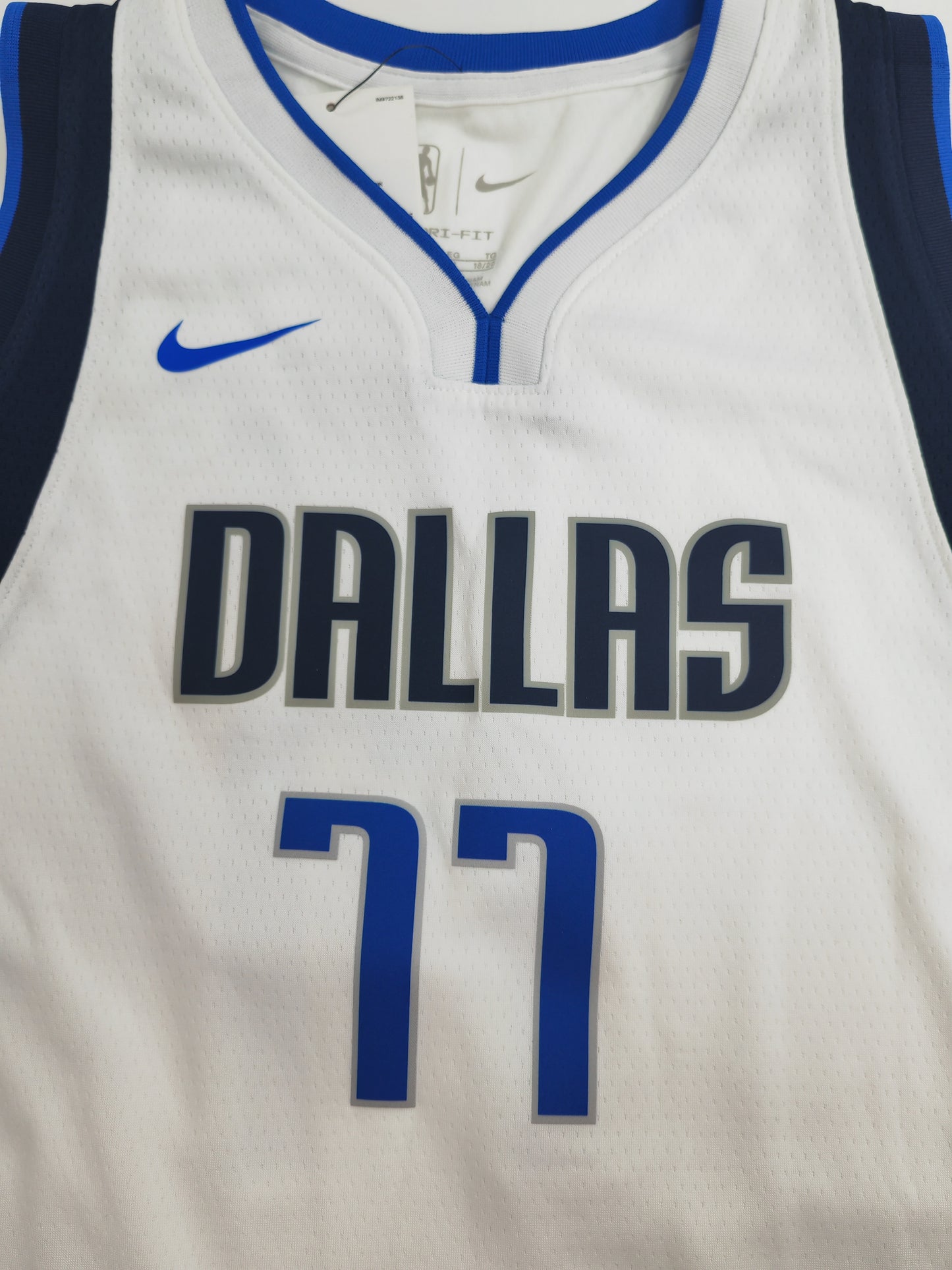 Youth Nike Dallas Mavericks Swingman NBA Jersey, #77 Doncic, White, Size YXL