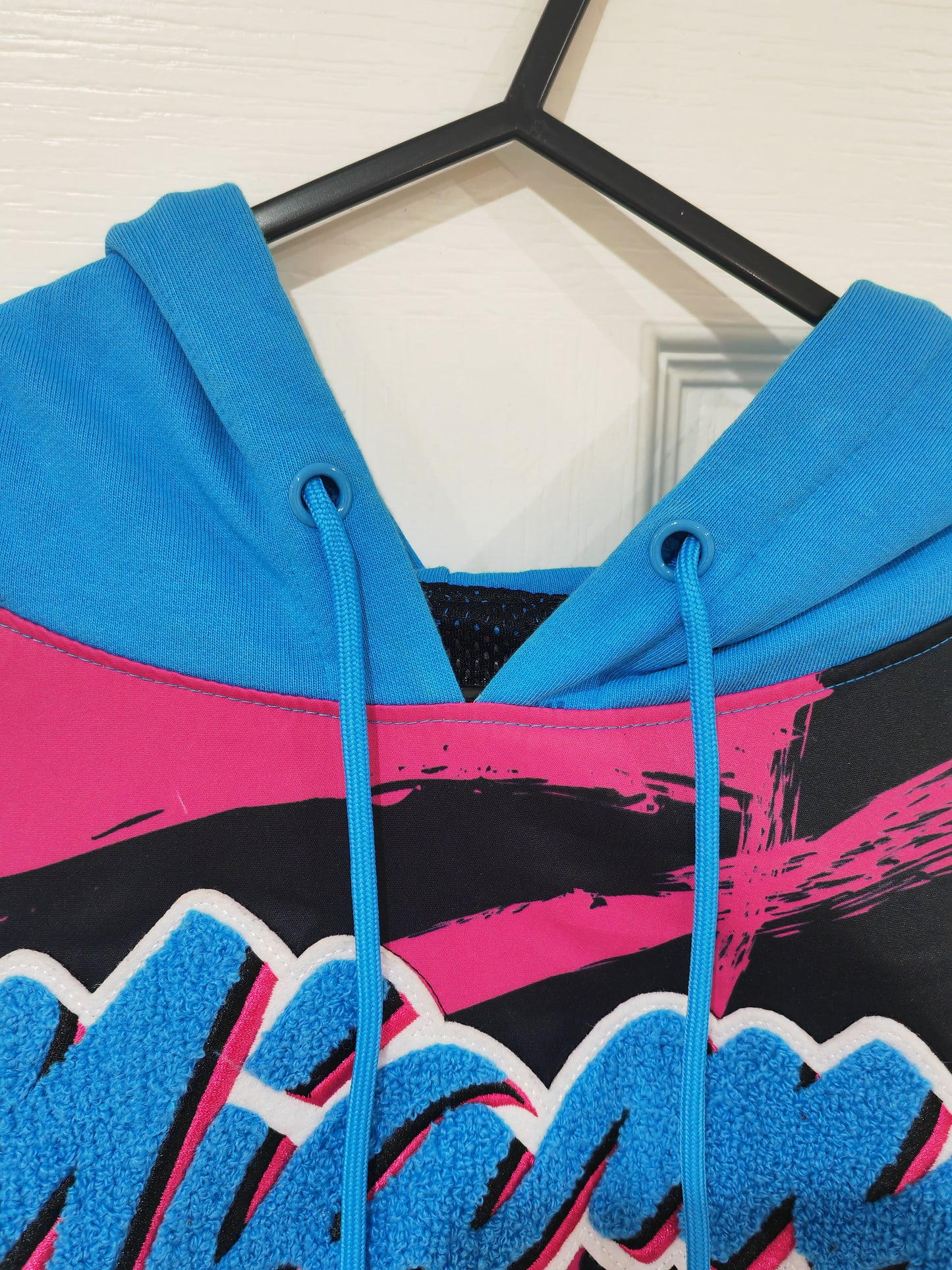 NBA X Black Pyramid Miami Heat Vice Pullover Hoodie, Black/blue/pink, Size Medium
