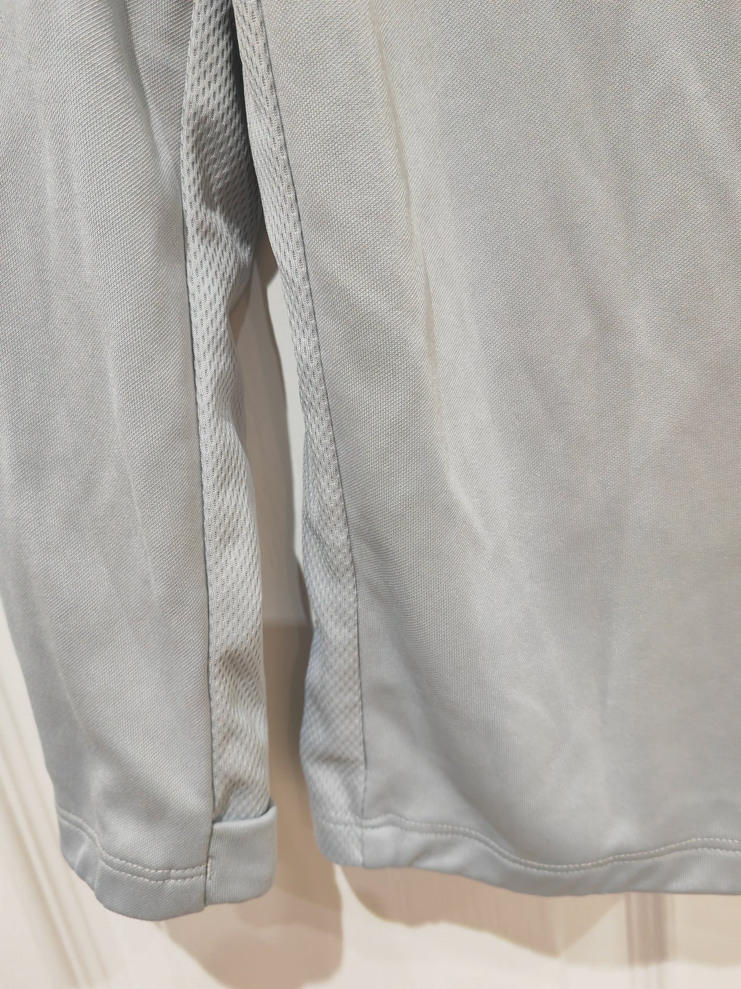Youth Nike 1/4 Zip Long Sleeve Sports Training Top, Grey, Size Youth Medium