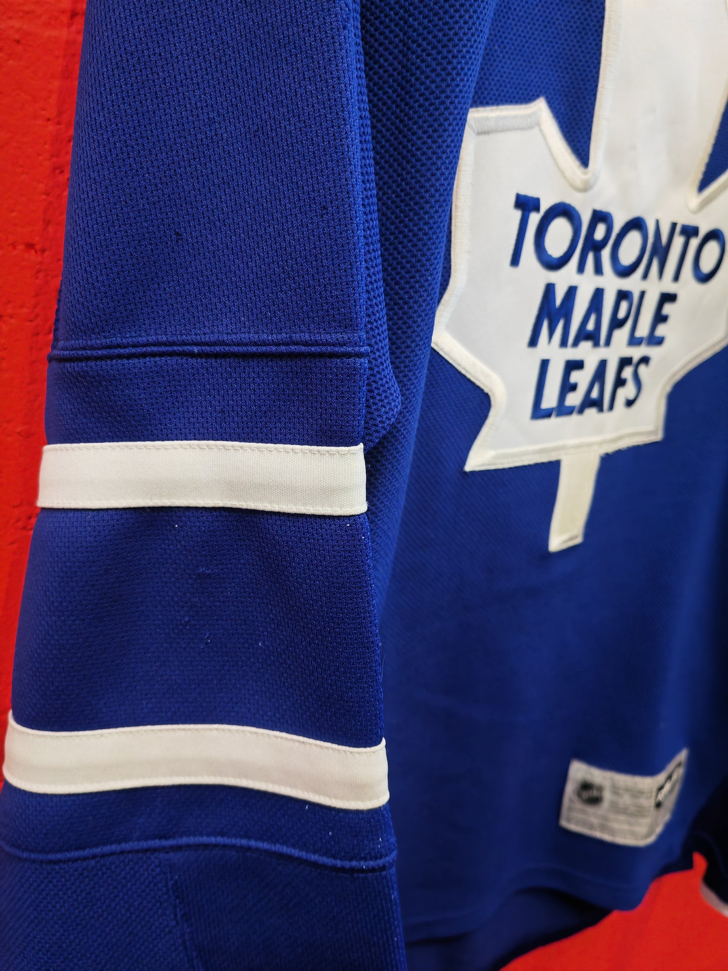 Reebok Toronto Maple Leafs NHL Hockey Jersey, Blue, Size Small