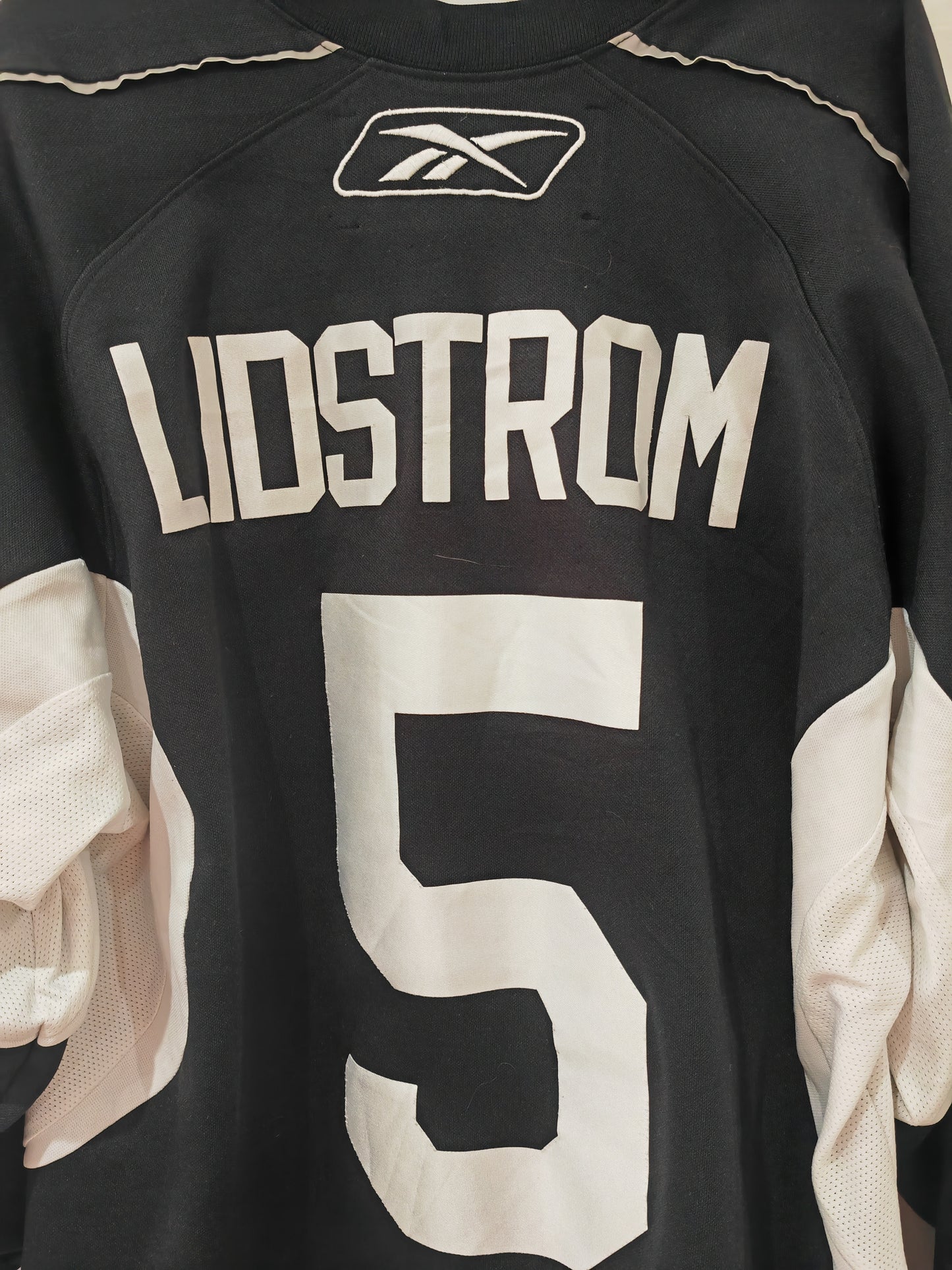 Reebok Detroit Red Wings NHL Warm Up/Training Jersey, #5 Lindstrom, Black,Size Medium