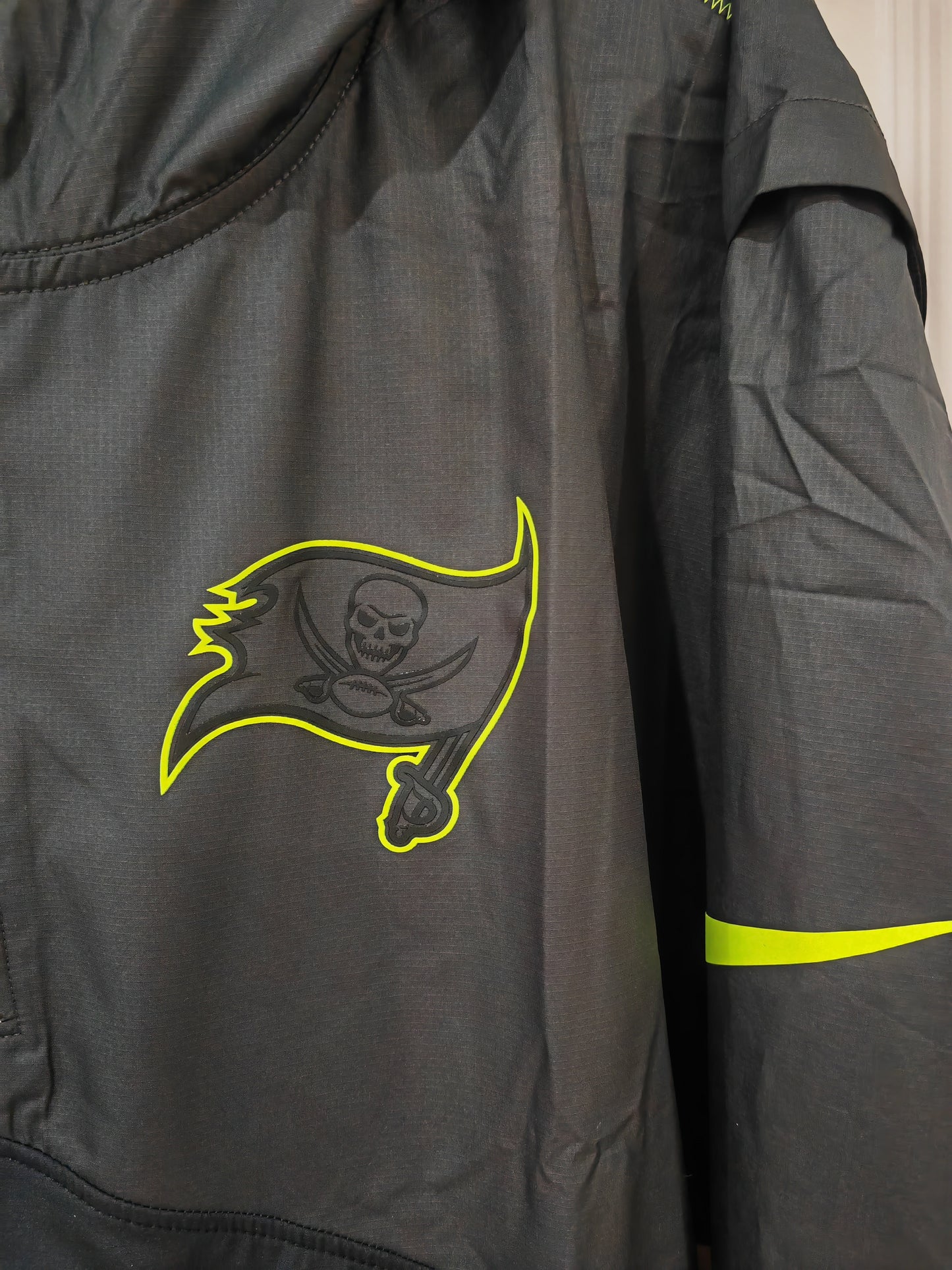 Nike Tampa Bay Buccaneers NFL Volt Half Zip Jacket, Black, Size Large