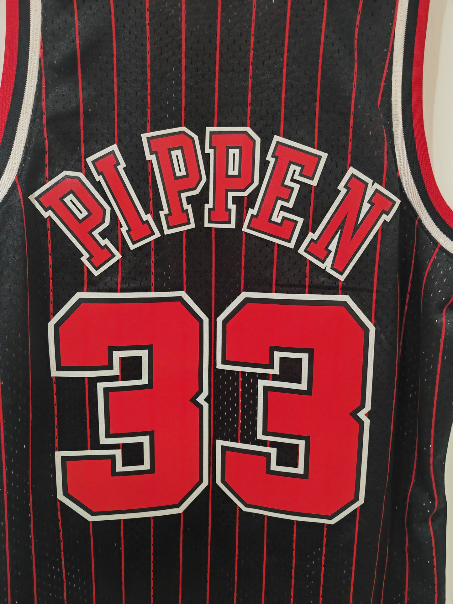 Mitchell & Ness Chicago Bulls 1995/96 Jersey, #33 Pippen, Black, Size Medium