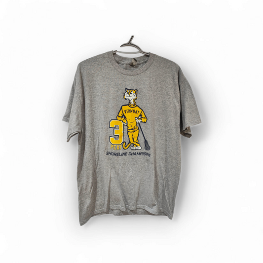 Gildan Vermont Catamounts NCAA Lacrosse 3 Peat T Shirt, Grey, Size Large