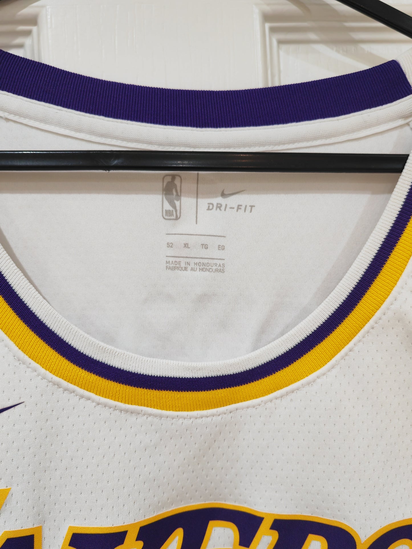 Nike Los Angeles Lakers NBA Swingman Jersey, #8 Bryant, White, Size XL