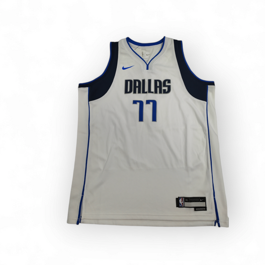 Youth Nike Dallas Mavericks Swingman NBA Jersey, #77 Doncic, White, Size YXL