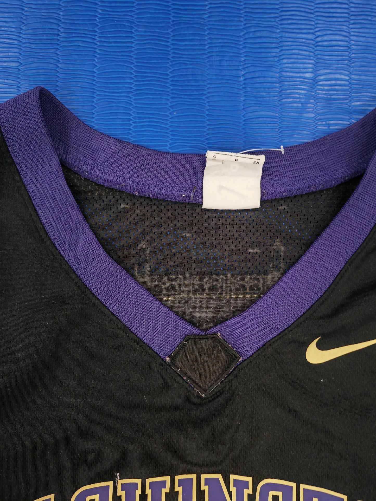 Nike Washington Huskies NCAA Basketball Jersey, #2, Black, Size Small