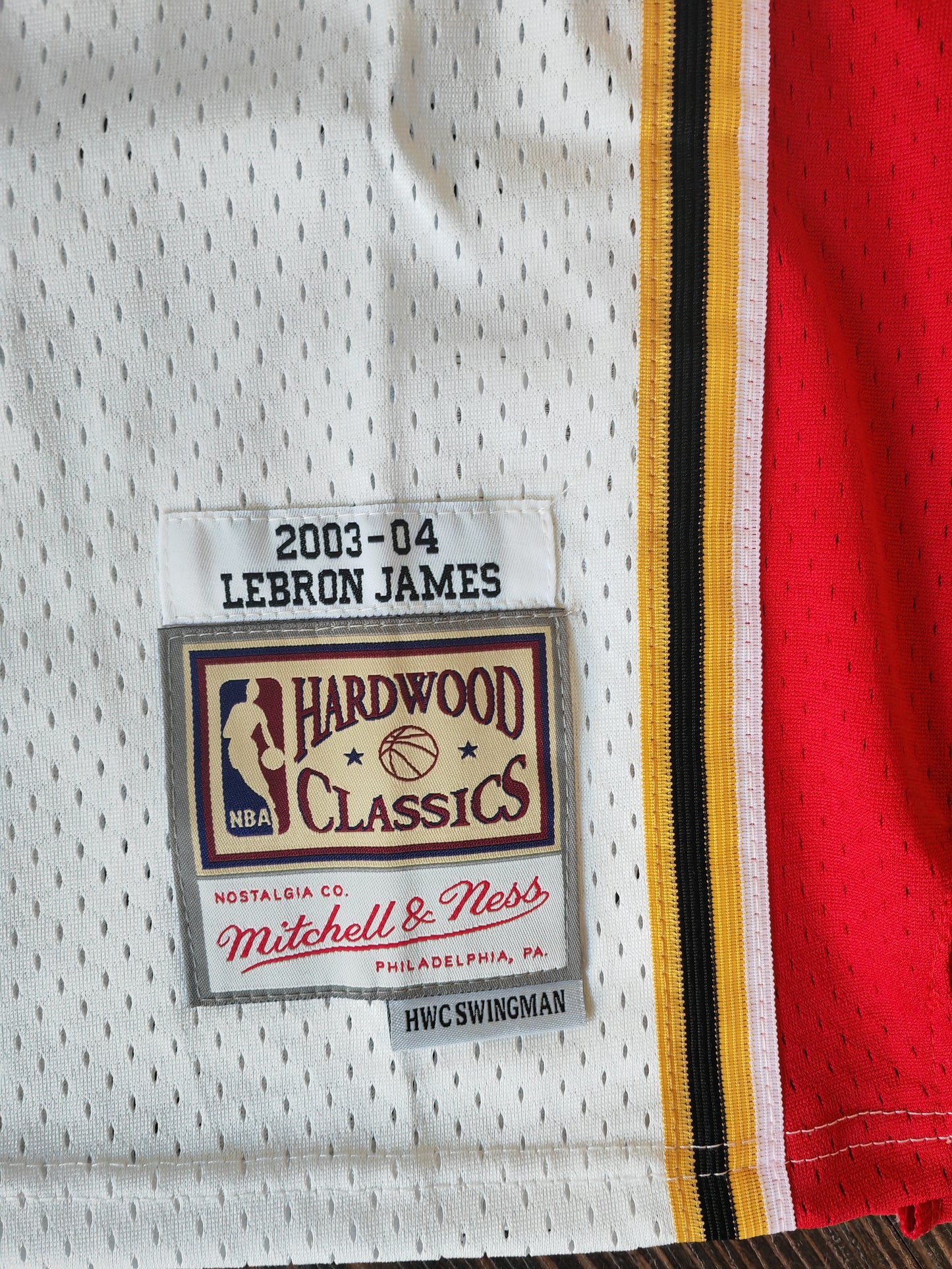 Mitchell & Ness Cleveland Cavaliers 2003-04 Jersey, #23 James, White, Size Medium