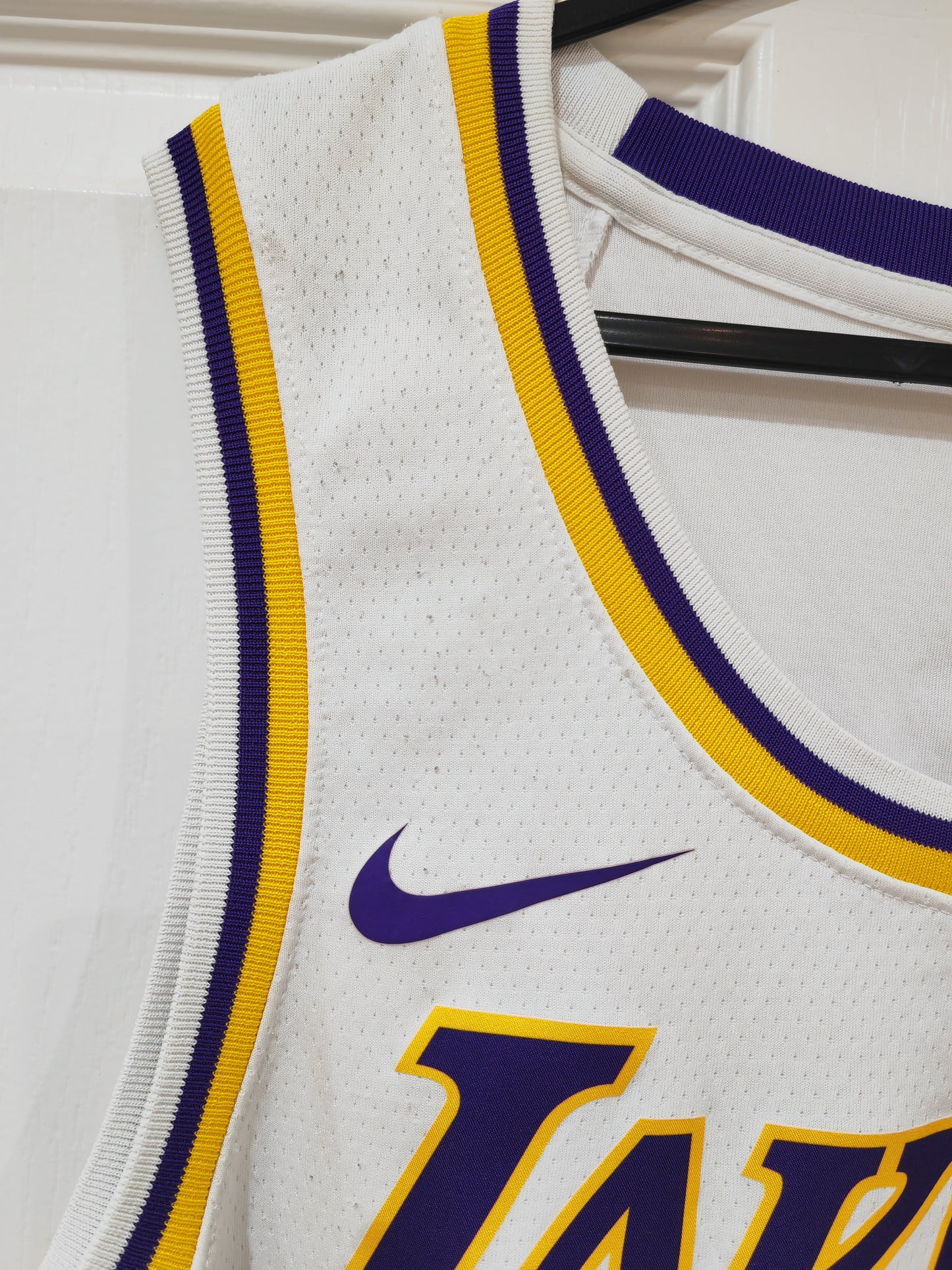 Nike Los Angeles Lakers NBA Swingman Jersey, #8 Bryant, White, Size XL