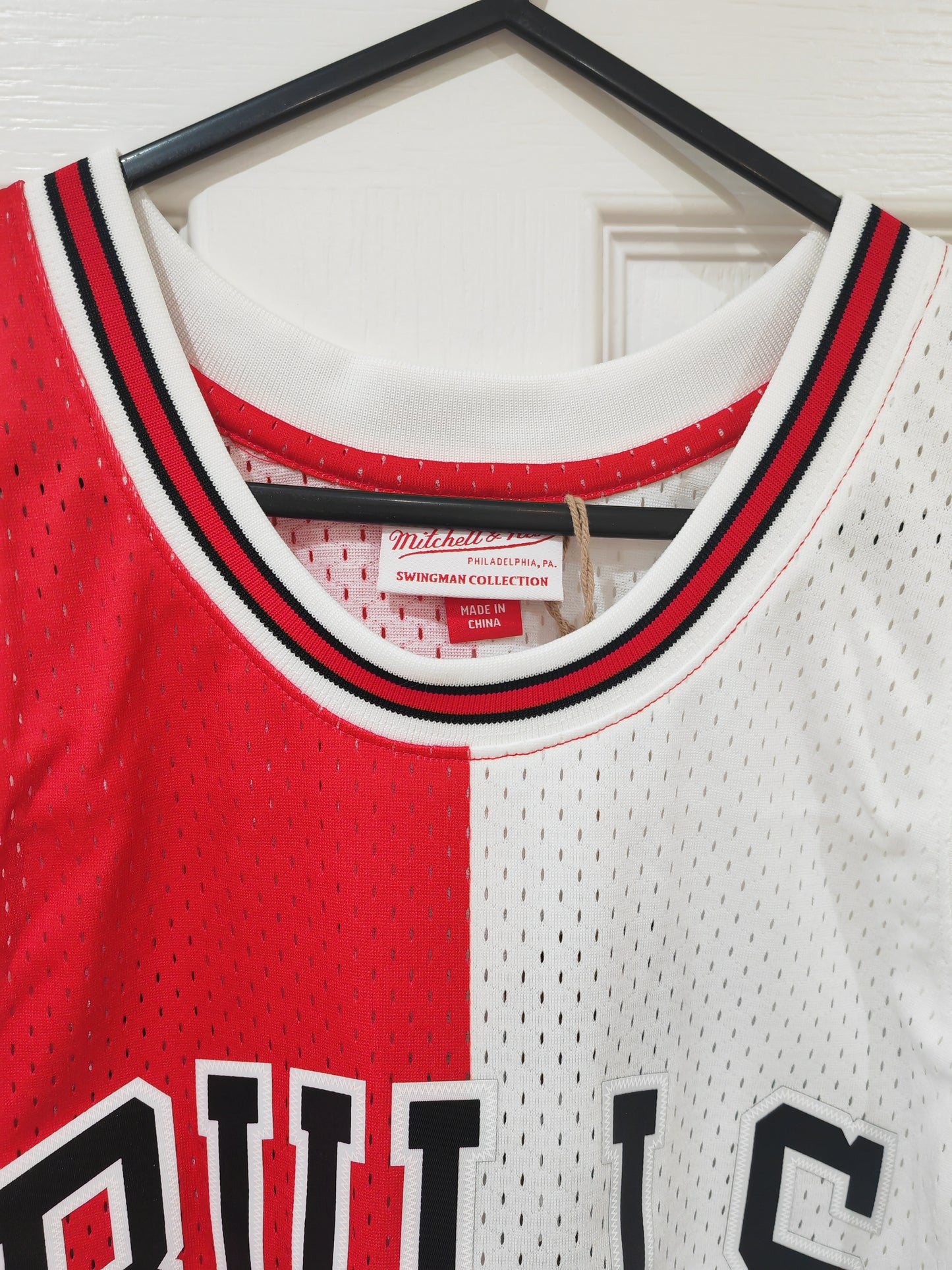 Mitchell & Ness Chicago Bulls Split 1997-98 NBA Jersey, #33 Pippen, Size Medium