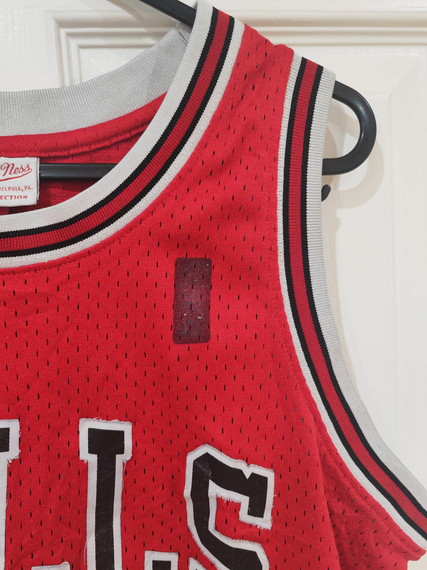 Mitchell & Ness Chicago Bulls NBA Jersey, #33 Pippen, Red, Size Medium