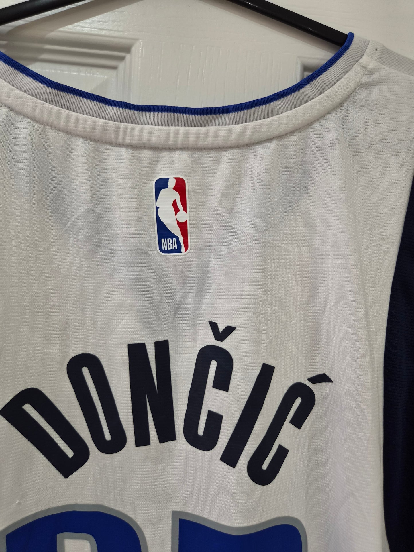 Fanatics Dallas Mavericks NBA Jersey, #77 Doncic, White, Size XL