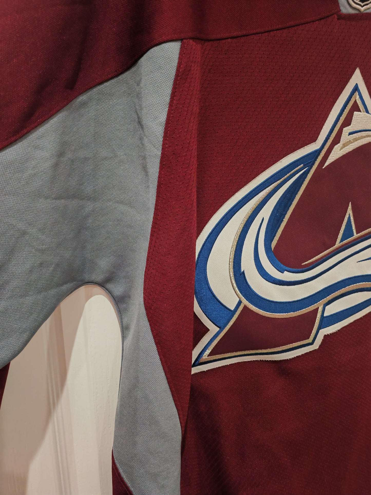 Reebok Colorado Avalanche Warm Up/Training Jersey, Burgundy, Size XL