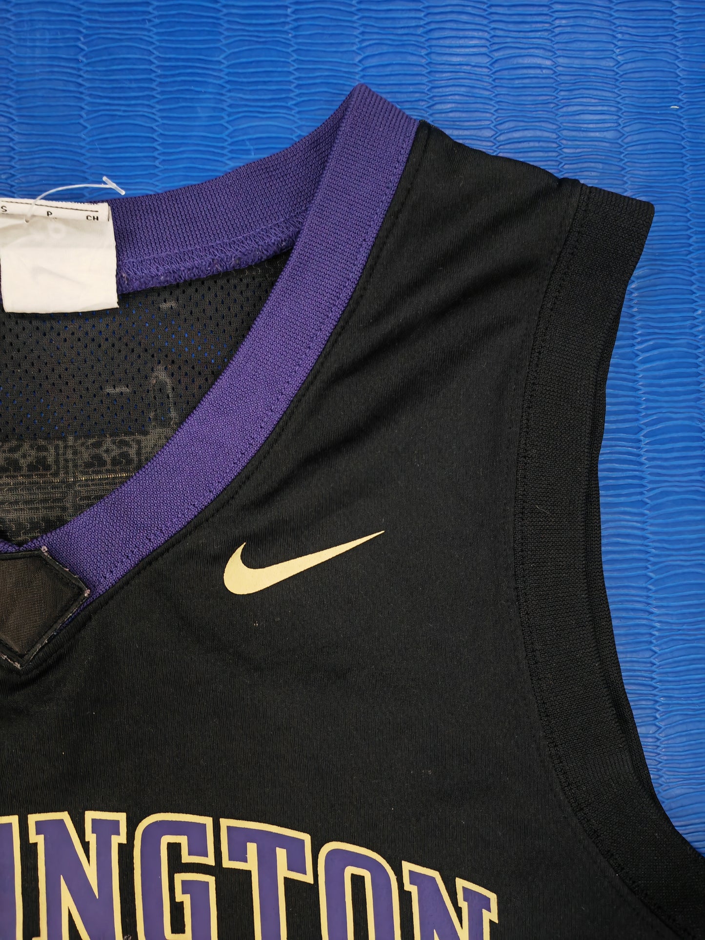 Nike Washington Huskies NCAA Basketball Jersey, #2, Black, Size Small