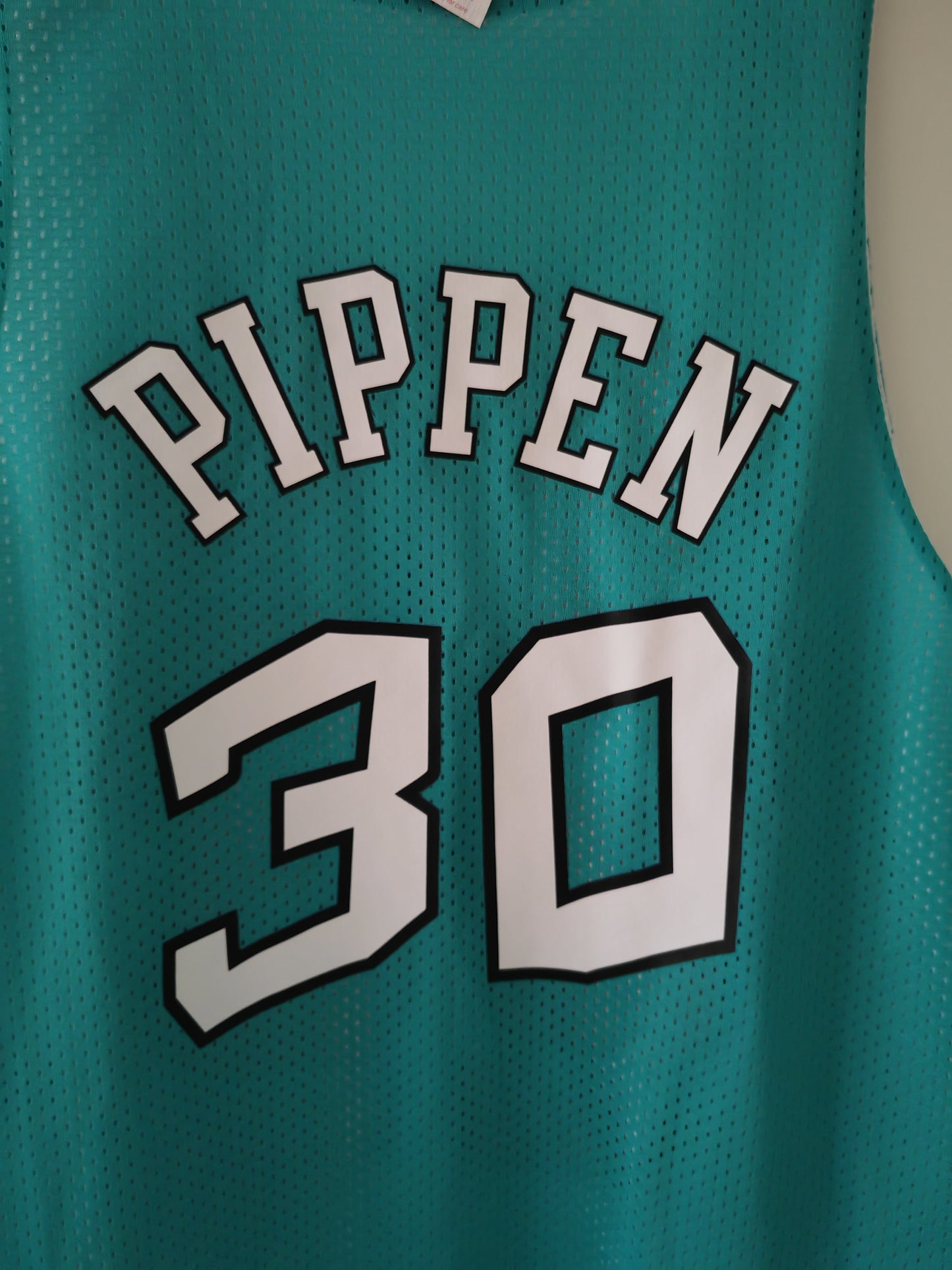 Mitchell & Ness Chicago Bulls/NBA All Star Reversible Jersey, #33 Pippen, Size Medium