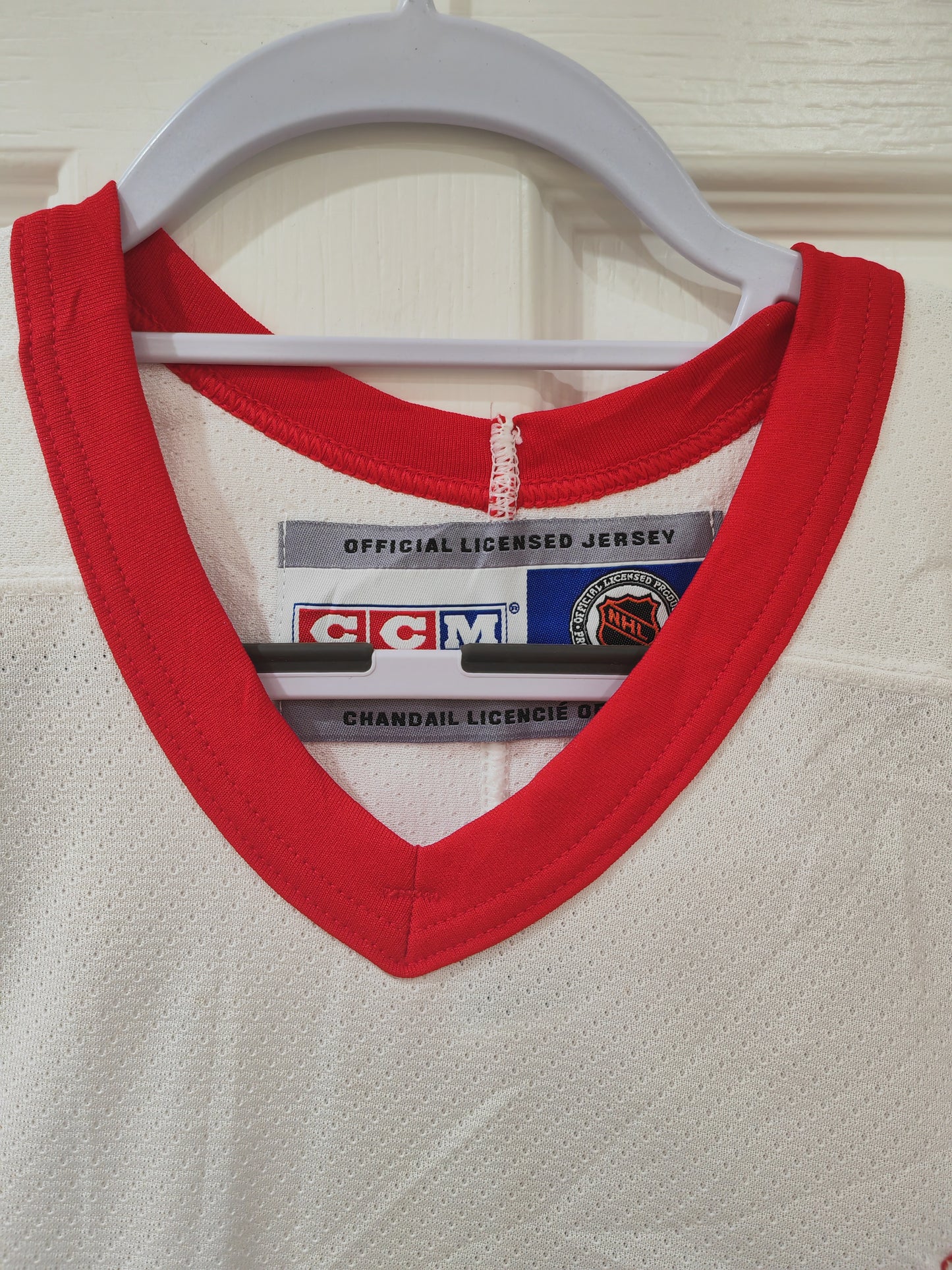 CCM Detroit Red Wings NHL Jersey, #9 Yzerman, White, Size Large