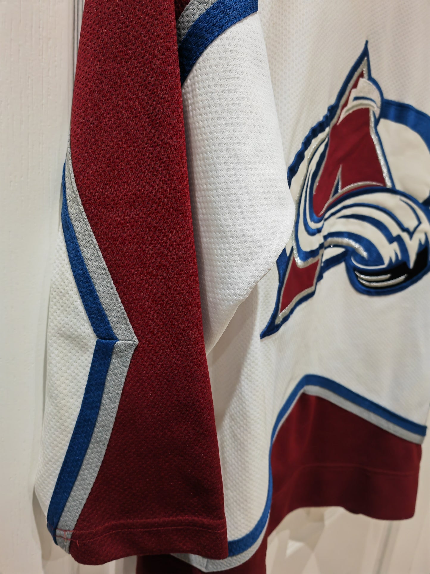 Starter Colorado Avalanche NHL Hockey Jersey, White, Size Medium