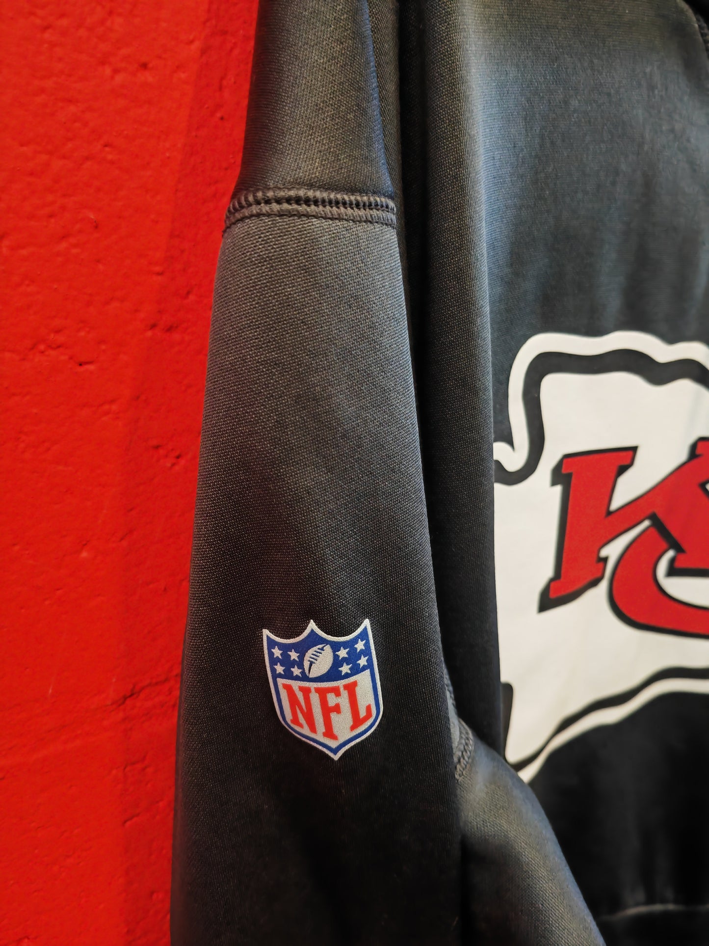 Nike Kansas City Chiefs NFL Crucial Catch Pullover Hoodie, Grey, Size Large