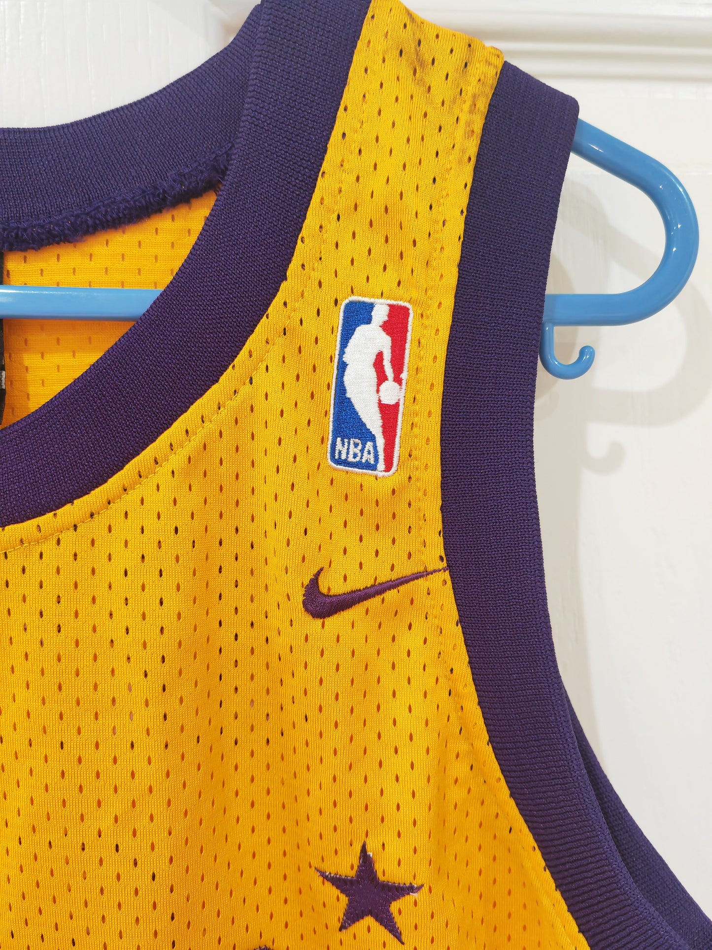 Youth Nike Los Angeles Lakers NBA Jersey, #8 Bryant, Yellow, Size Youth Medium+2 length