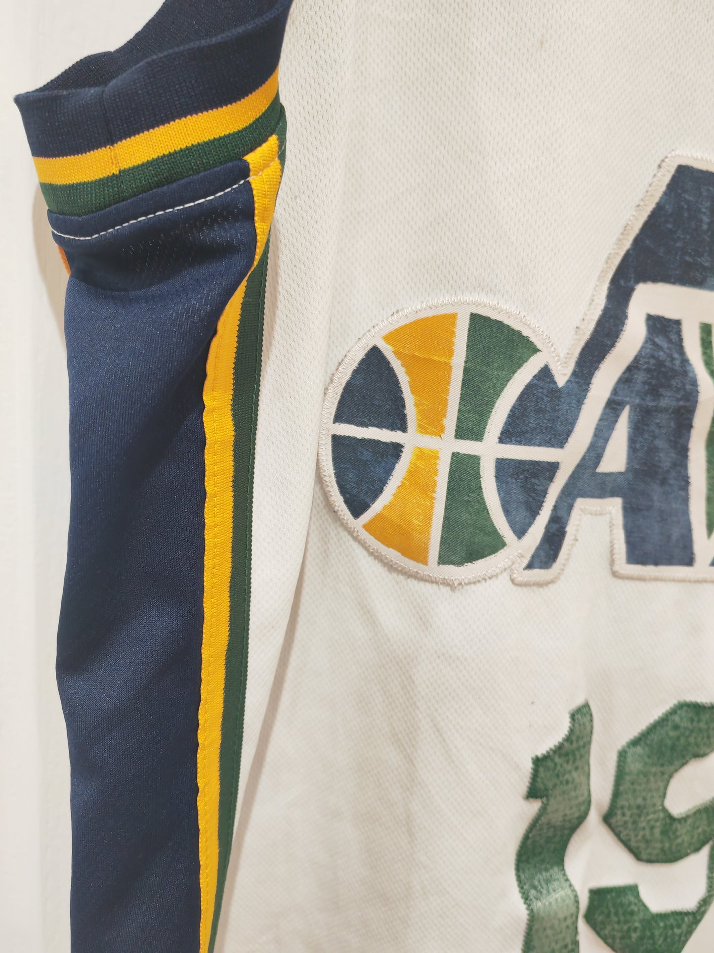 Adidas Utah Jazz NBA Basketball Jersey, #19 Bell, White, Size Medium